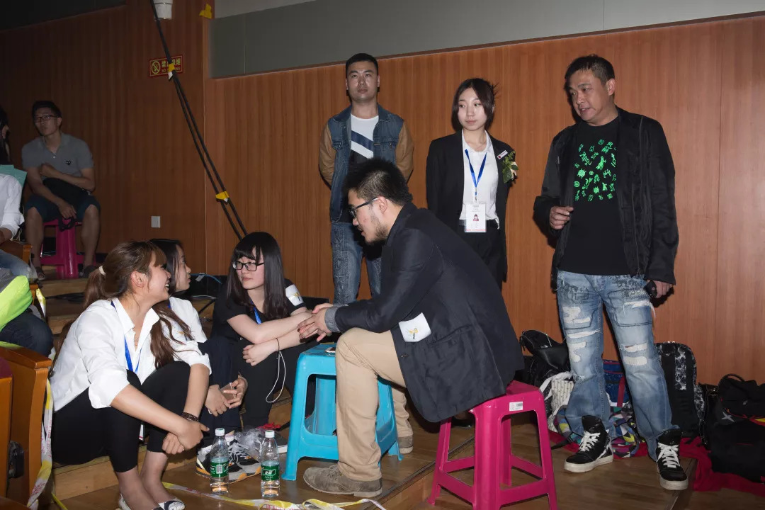 会场忙碌
