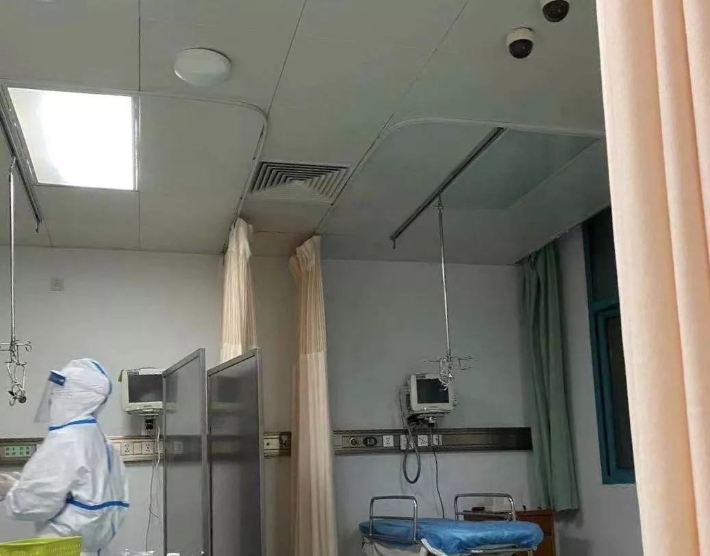 感染医生在ICU.png